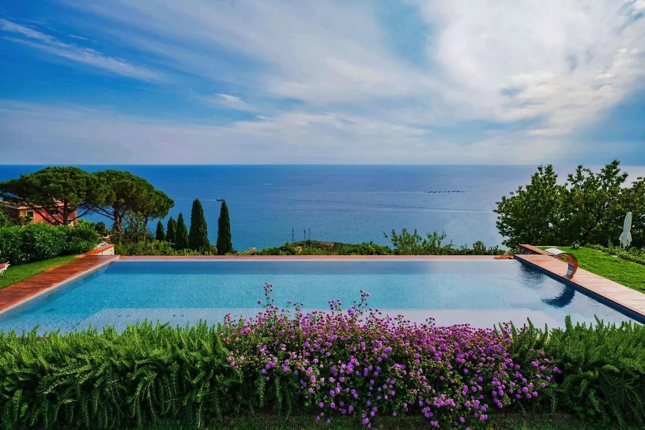 Villa Riviera Resort Lavagna 5*,  Italie